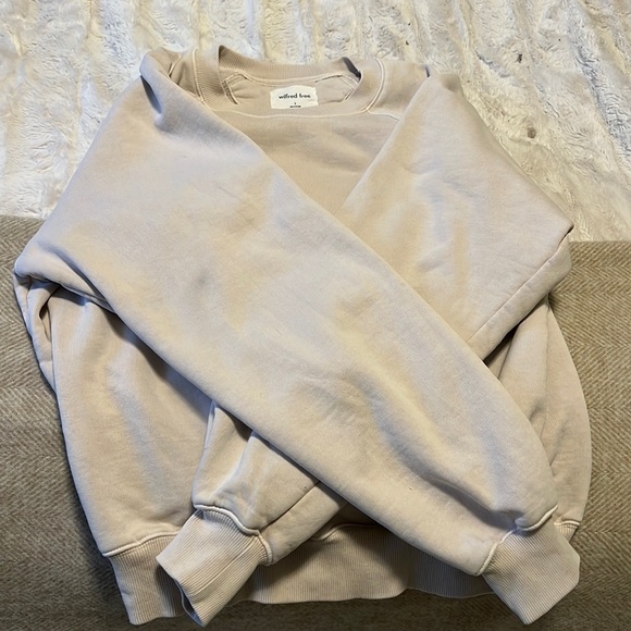 Aritzia Tops - SOLD 💕CREAM WILFRED CREW NECK